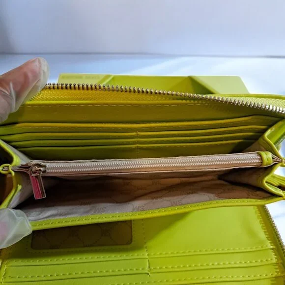 Steve Madden SLG-1100 Lemon / Green Bzippy Boxed Wallet NWT - Picture 7 of 10